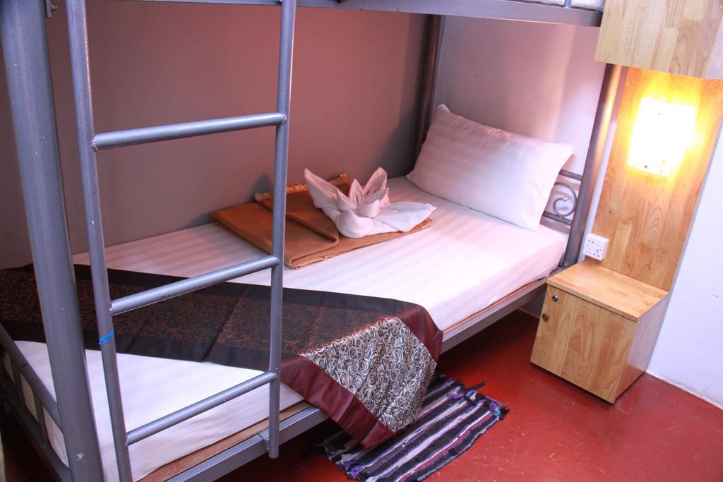 20Th Street Hostel Янгон Экстерьер фото