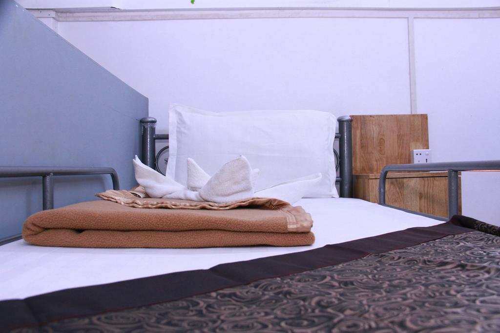 20Th Street Hostel Янгон Экстерьер фото