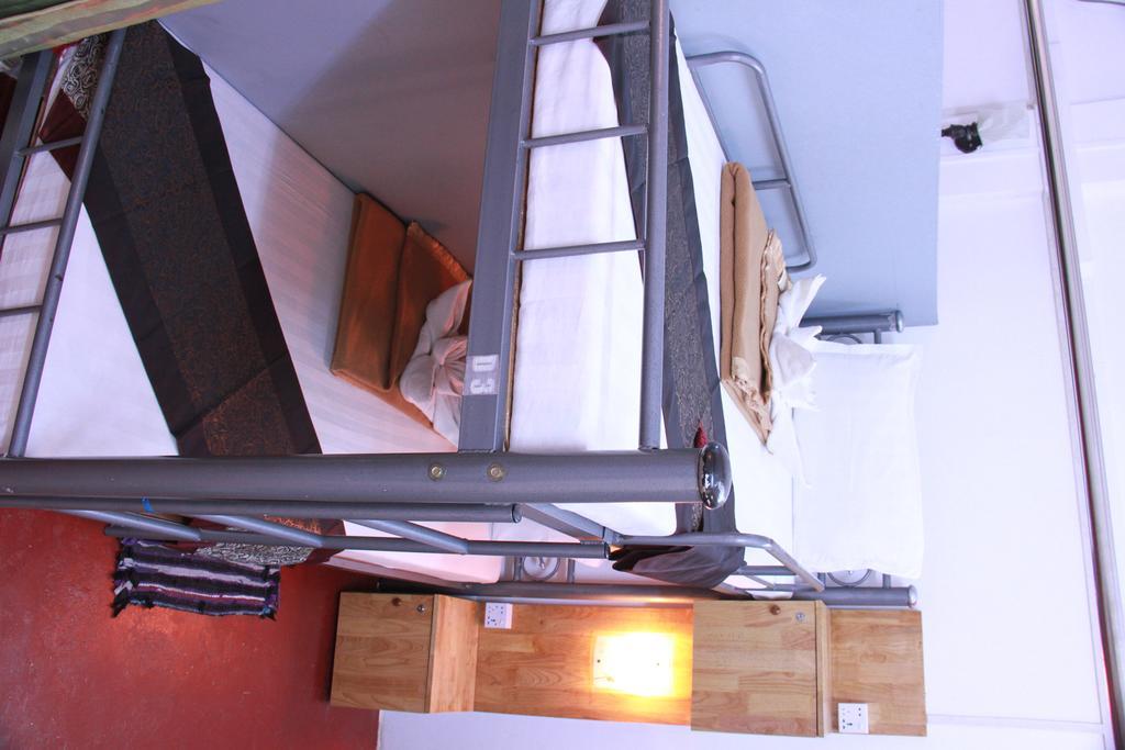 20Th Street Hostel Янгон Экстерьер фото