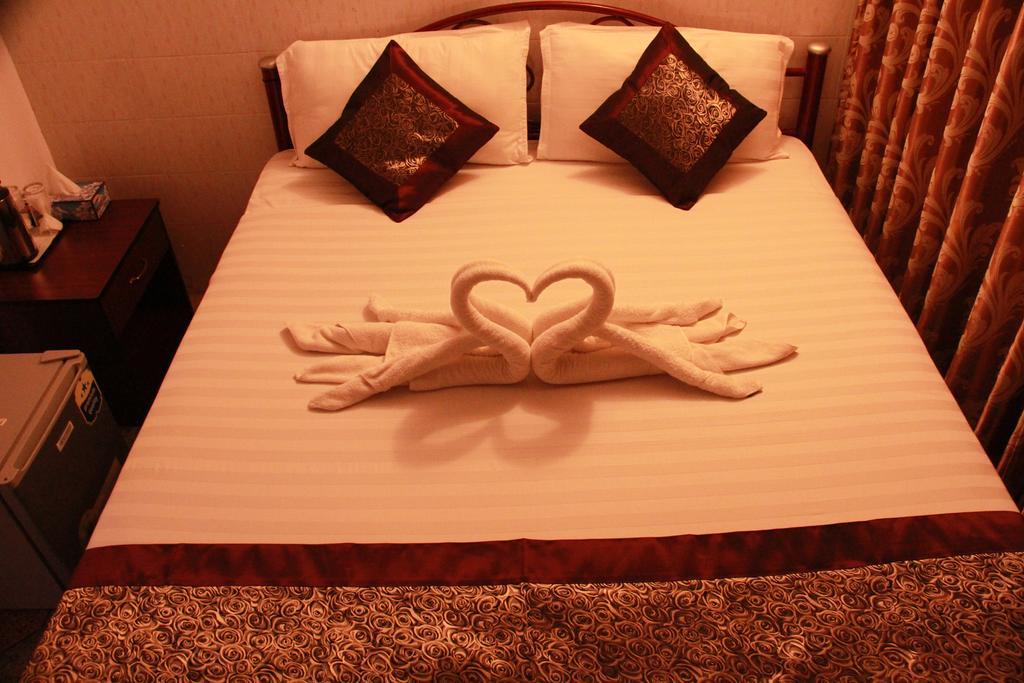20Th Street Hostel Янгон Экстерьер фото