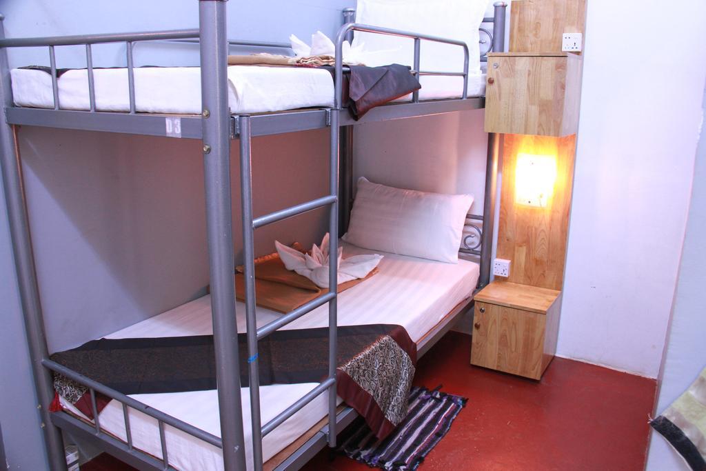 20Th Street Hostel Янгон Экстерьер фото