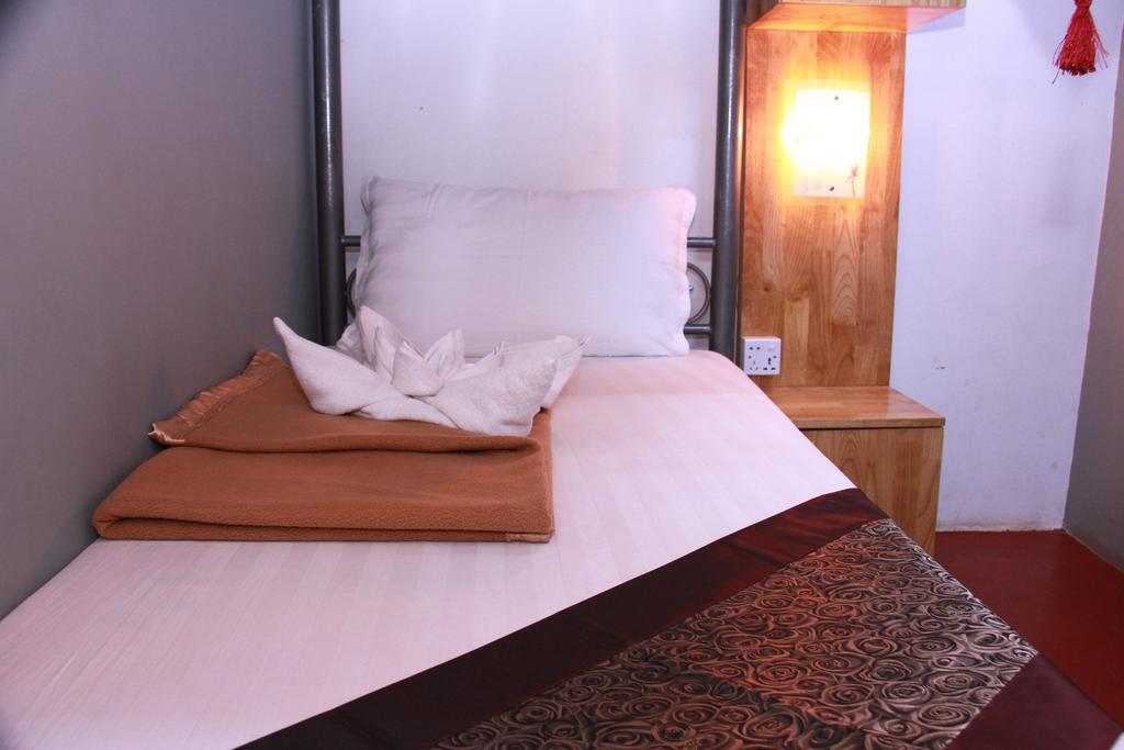 20Th Street Hostel Янгон Экстерьер фото