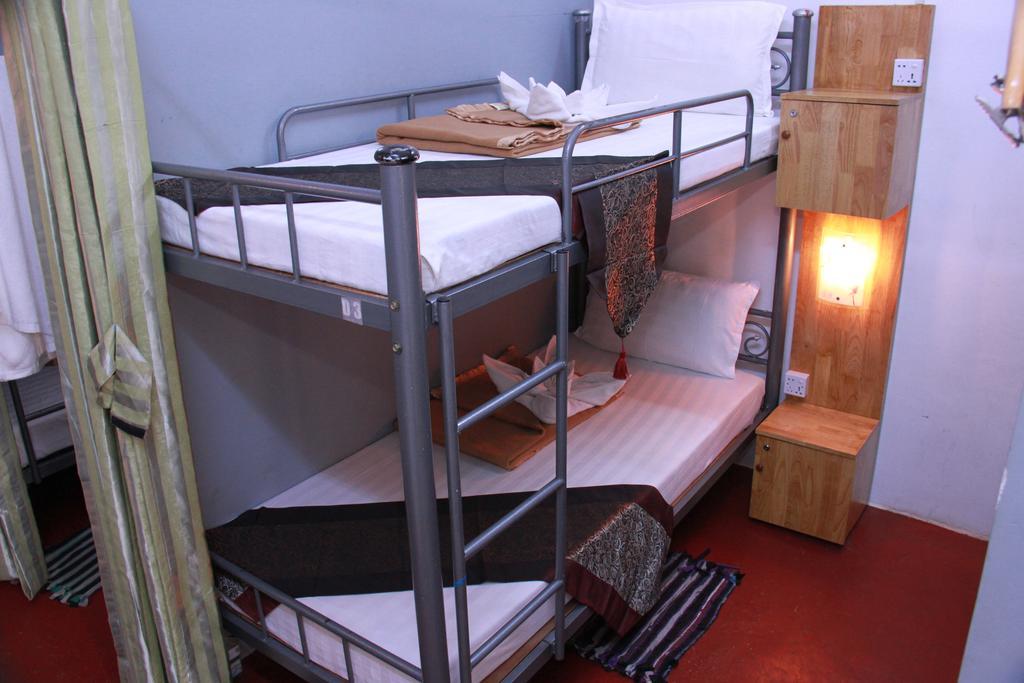 20Th Street Hostel Янгон Экстерьер фото